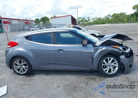 2017 Hyundai Veloster z USA, uszkodzony, nr VIN KMHTC6AD7HU321705